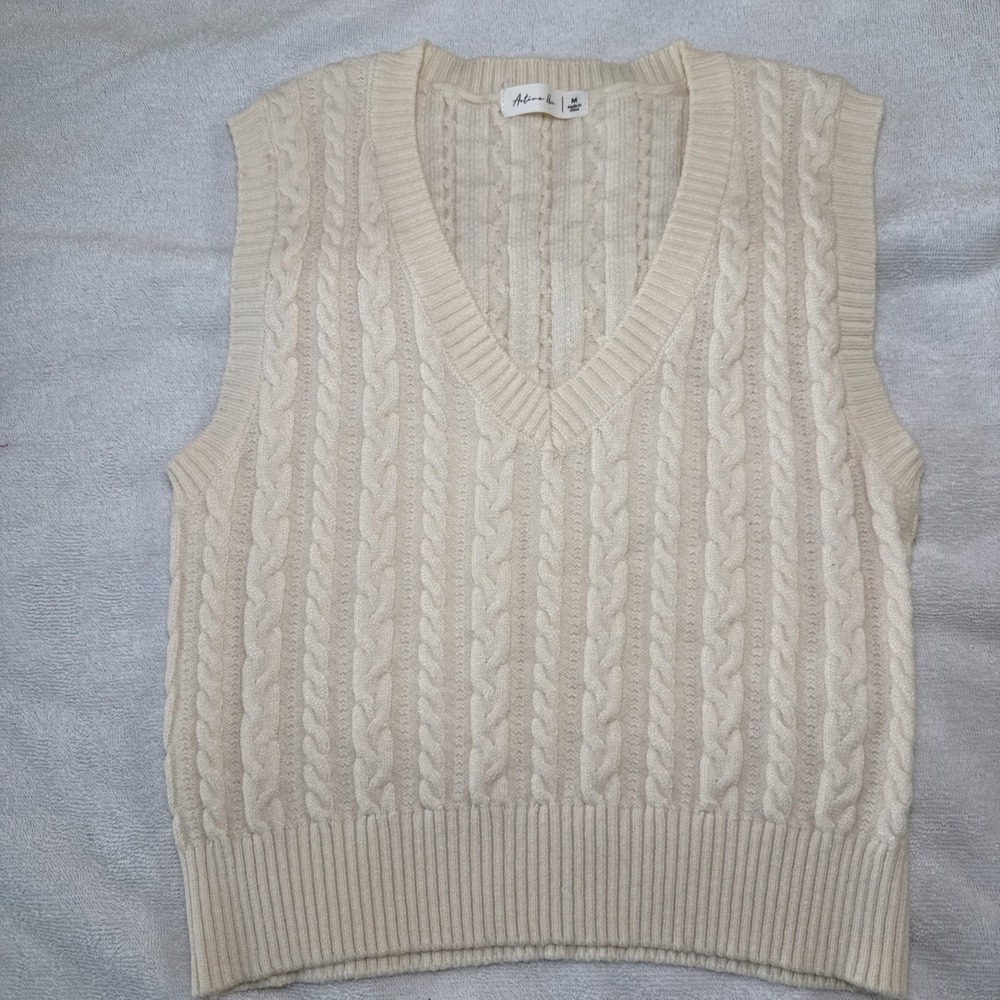 Active USA Cream Cable Knit Sweater Vest V-Neck Women's M Dark Academia